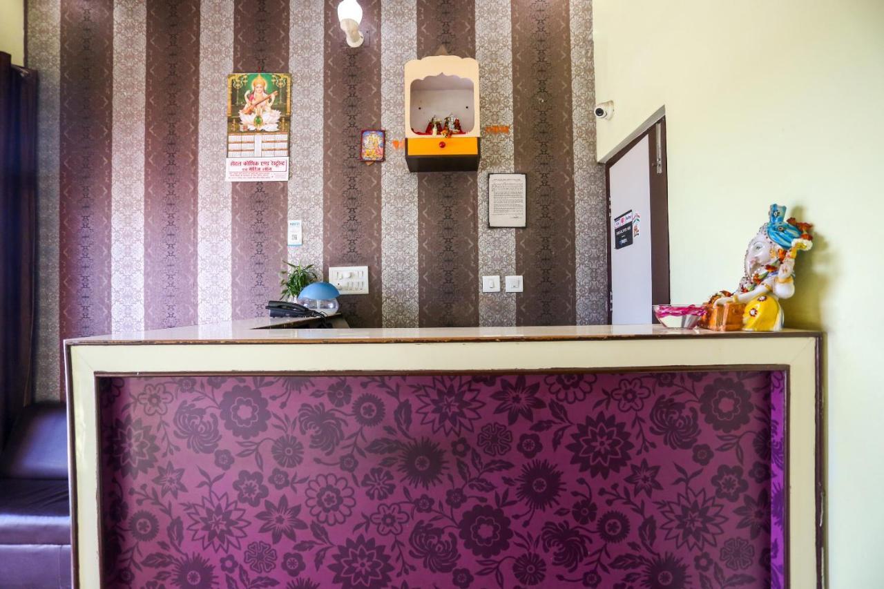 Spot On 72060 Hotel Kaushik Kakarmatha ภายนอก รูปภาพ